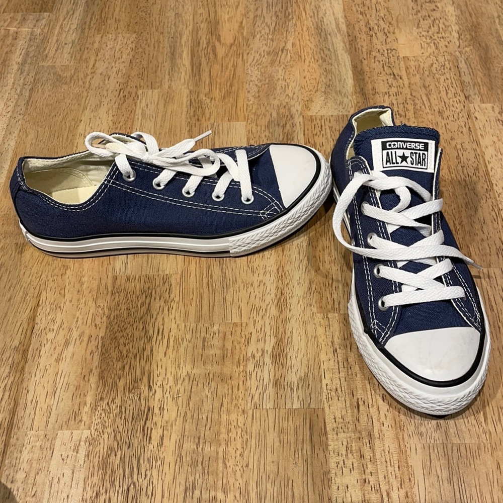 Unisex Converse Chuck Taylor All Stars. Navy